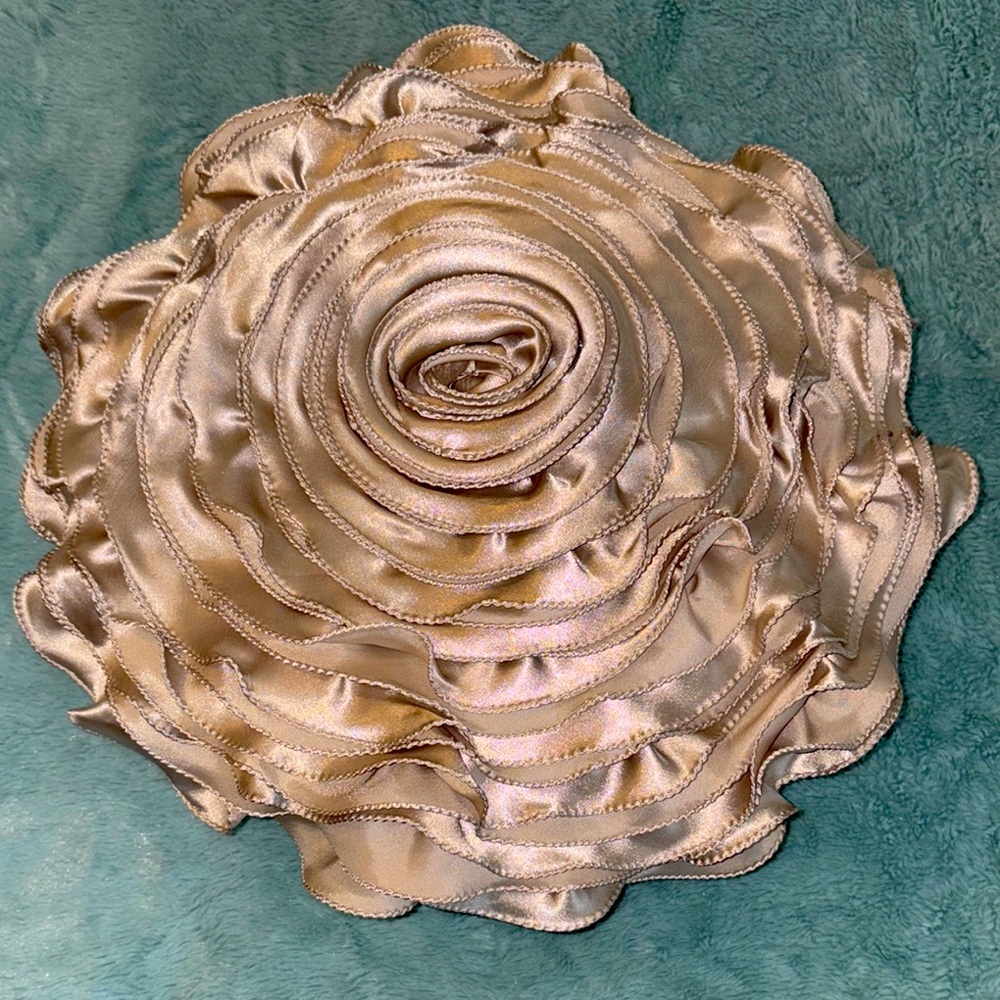 NWOT GARDENERS EDEN multi layer or ruffle cream color pillow.  $15